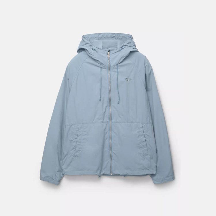 Lightweight hooded raincoat